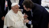 Javier Milei saludó al papa Francisco en la cumbre del G7