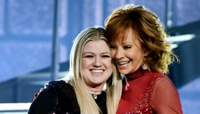 Kelly Clarkson Performs Reba McEntire for Kellyoke, Singer’s Former Stepmother-In-Law Responds