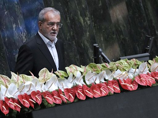 Iran: le gouvernement proposé par le président Massoud Pezeshkian déjà critiqué