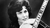 Loretta Lynn, Country Music Icon, Dies at 90