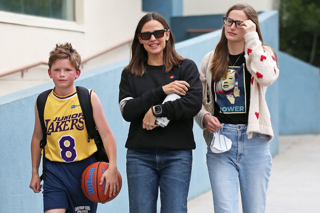 Jennifer Garner attends son Samuel’s basketball game and more star snaps