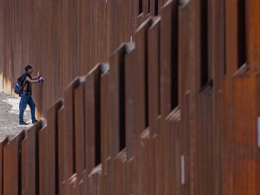 Caen los cruces ilegales en la frontera con EU a su nivel más bajo desde 2021