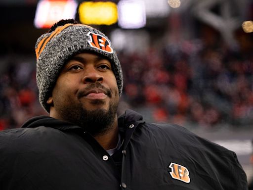 Watch: Bengals Fans Put Pressure on B.J. Hill to Bleach Hair