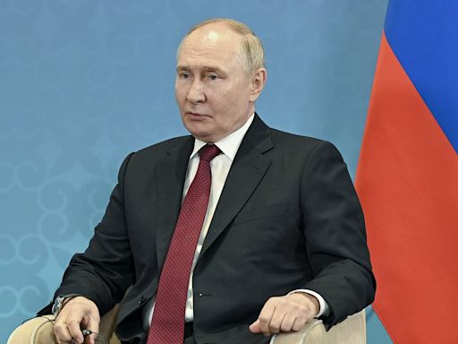 Putin 'prepared to SHARE Crimea with Ukraine in new peace plan'