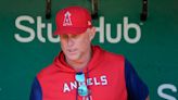 Angelinos mantendrán a Phil Nevin como manager un año más