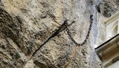 France: ‘Magic’ sword vanishes after being stuck in stone for 1300 years