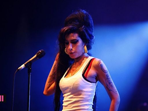 'Back to Black' devuelve a la escena el 'cat eye' de Amy Winehouse