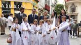 La imagen más esperada de Amaia Salamanca y Rosauro Varo con sus hijos, tres mininazarenos en Semana Santa