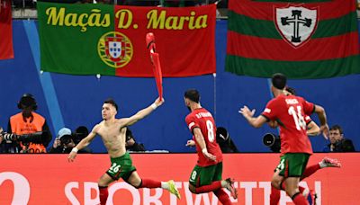 Portugal seal late, late win against unlucky Czech Republic