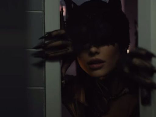 Ariana Grande é Mulher Gato em clipe de ‘the boy is mine’