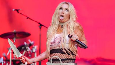 Kesha Accessorizes a "Birkin Skirt" With Fishnets and Fake Blood at Lollapalooza