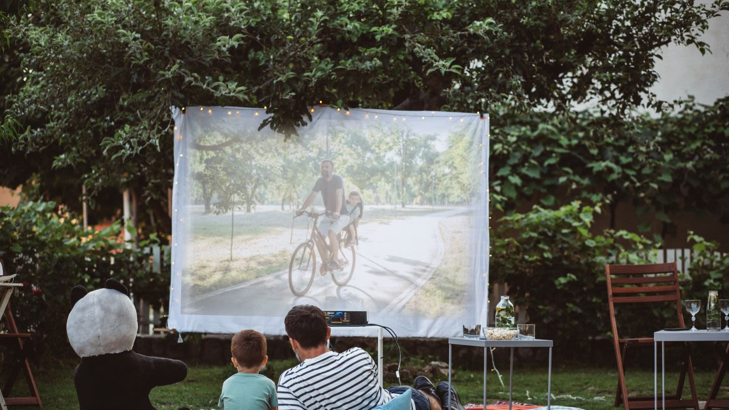 Everything You Need to Plan an Unforgettable Backyard Movie Night