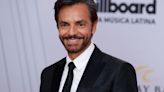 Eugenio Derbez conoce su estatua en Acapulco; pide apoyo para el puerto