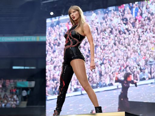 Taylor Swift Debuts ‘thanK you aIMee’ Live, Sings ‘Castles Crumbling’ With Hayley Williams in London