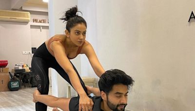 Rakul Preet Singh, Jackky Bhagnani Dish Out Major Couple Goals As They Perform Yoga Together - News18