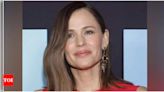 Jennifer Garner sings Madonna's 'Like a prayer' while being stuck in elevator | English Movie News - Times of India