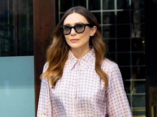 Elizabeth Olsen vuelve al cine en Nueva York con dos supertendencias: look 'coquette' y minivestido de lentejuelas