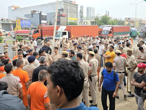 Delhi-Jaipur Expressway blocked after Kanwariya's death in road accident | Gurgaon News - Times of India