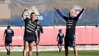 A horas de una nómina que puede resultar decisiva: la pista clave de Ricardo Gareca por el futuro de Arturo Vidal y Gary Medel en la Selección - La Tercera