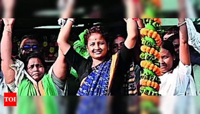 Former Jharkhand CM Hemant Soren's Wife Kalpana Appeals for Support to Bring Him Out of Jail | Ranchi News - Times of India