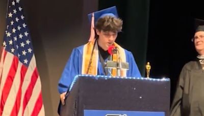 High school valedictorian delivers moving speech following father's funeral