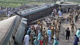 30 dead, 90 wounded in train derailment in Pakistan