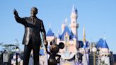 Trabajadores de Disneylandia votan a favor de autorizar una huelga, la primera en 40 años