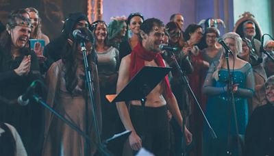 Un coro sueco cantó en élfico vestido de personajes de “El Señor de los Anillos” y sorprendió a los fanáticos