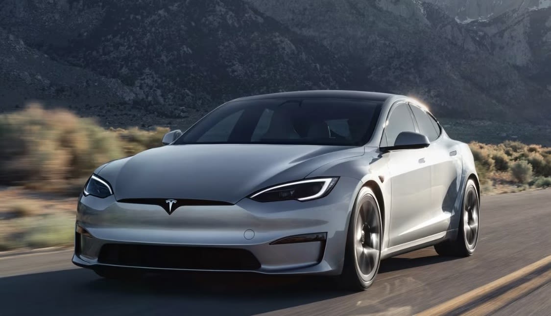 Tesla launches new “Lunar Silver” paint option for Model S and Model X