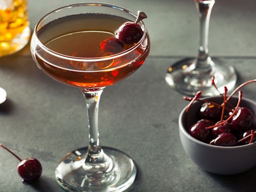 A Splash Of Dessert Wine Will Revamp Your Manhattan Cocktail Instantly