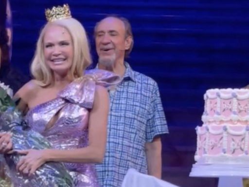Video: Kristin Chenoweth Celebrates Birthday On Stage at THE QUEEN OF VERSAILLES