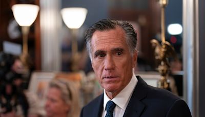 Senador Mitt Romney dice que Joe Biden debería haber perdonado a Donald Trump - La Opinión