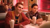 ‘Riverdale’ EP On Why Archie & Jughead Didn’t Hook Up In Series Finale Despite Polyamorous Foursome Reveal