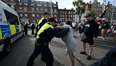 Quinto día de violentas protestas de la extrema derecha en Reino Unido