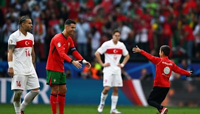 Portugal acelera en el infierno turco y enfila los octavos de la Eurocopa