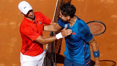 El detrás de escena de la histórica victoria de Alejandro Tabilo que desnudó una de las peores presentaciones de Djokovic - La Tercera