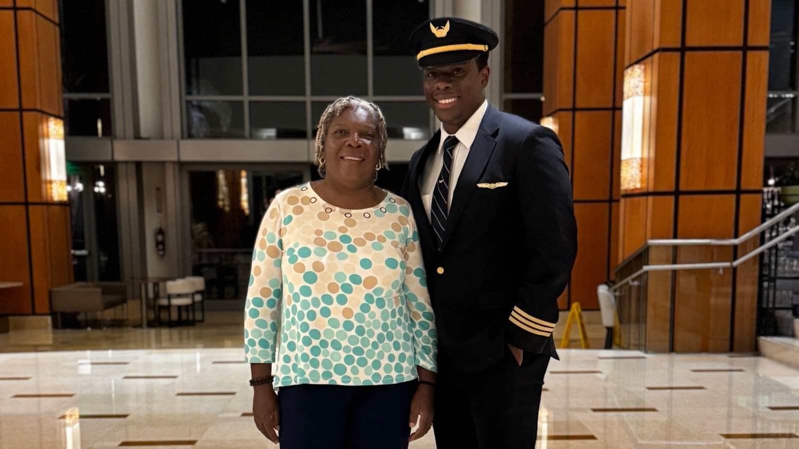 Pilot surprises mom on 1st flight home since late dad's death