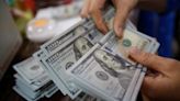 Domínio do dólar está garantido e Brics não progride na desdolarização, aponta estudo Por Reuters