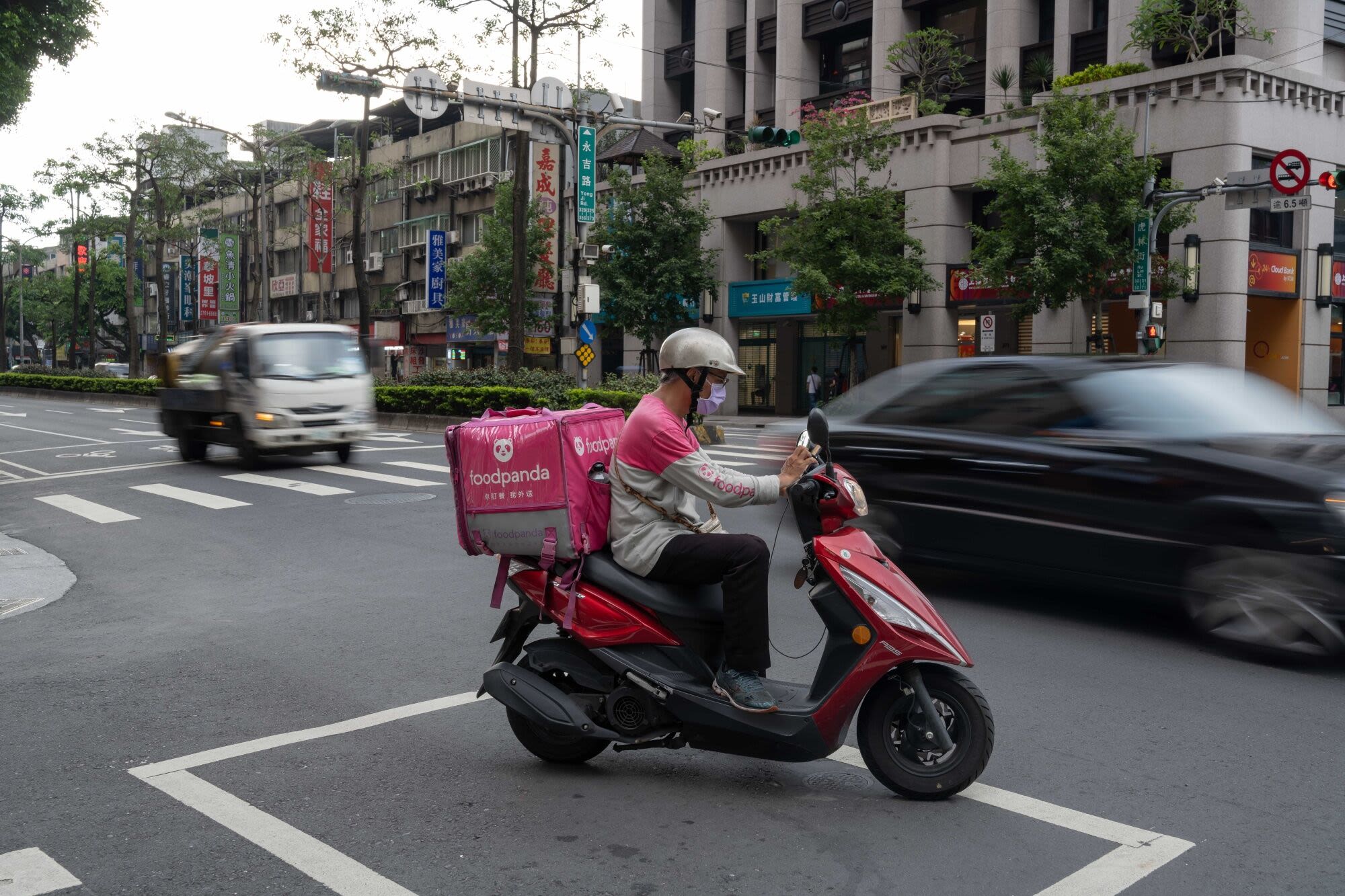 Uber to Buy Delivery Hero’s Taiwan Business for $950 Million