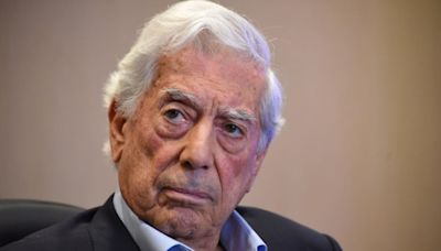 El hijo de Mario Vargas Llosa aclara las especulaciones sobre la salud de su padre