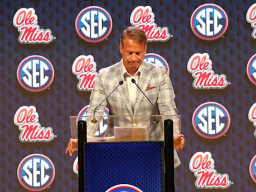 Lane Kiffin honors late father, ‘superhero,’ Monte Kiffin at SEC Media Days