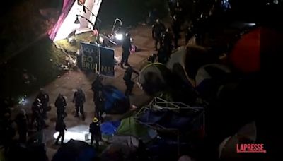 Los Angeles, polizia sgombera campus Ucla: abbattute tende e tettoie
