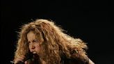 Shakira alerta a fans con mensaje dedicado a Carlos Vives