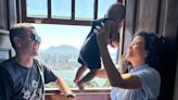 "Nosso filho nasceu": casal do ES emociona em vídeo de 1º encontro com o filho adotivo