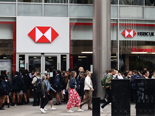 HSBC gives shareholders $4.8bn as profits rise