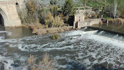 Las espumas del río Tajo, causadas por la contaminación de sus aguas