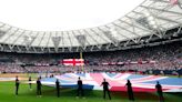 MLB: ‘Jump on the wagon,’ says Phillies star Bryce Harper as baseball fever hits UK – with a little help from Rob McElhenney | CNN