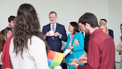 El Rey Felipe VI asiste en Santander a las actividades del Tour del Talento