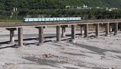 台鐵打造新觀光列車海風號 車身採馬卡龍色系象徵海洋風光