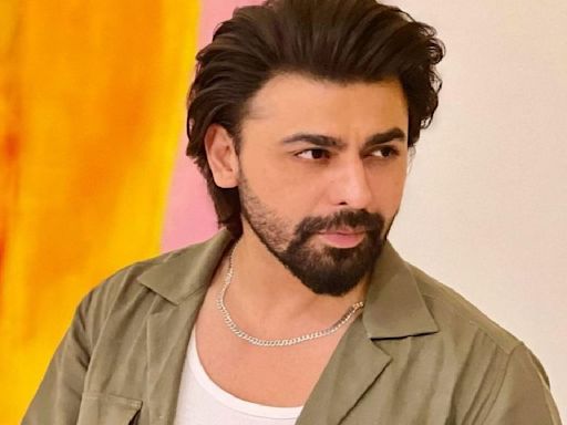 WATCH: Pakistani singer Farhan Saeed calls himself 'least talented' after seeing his dad sing Lata Mangeshkar's Lag Jaa Gale